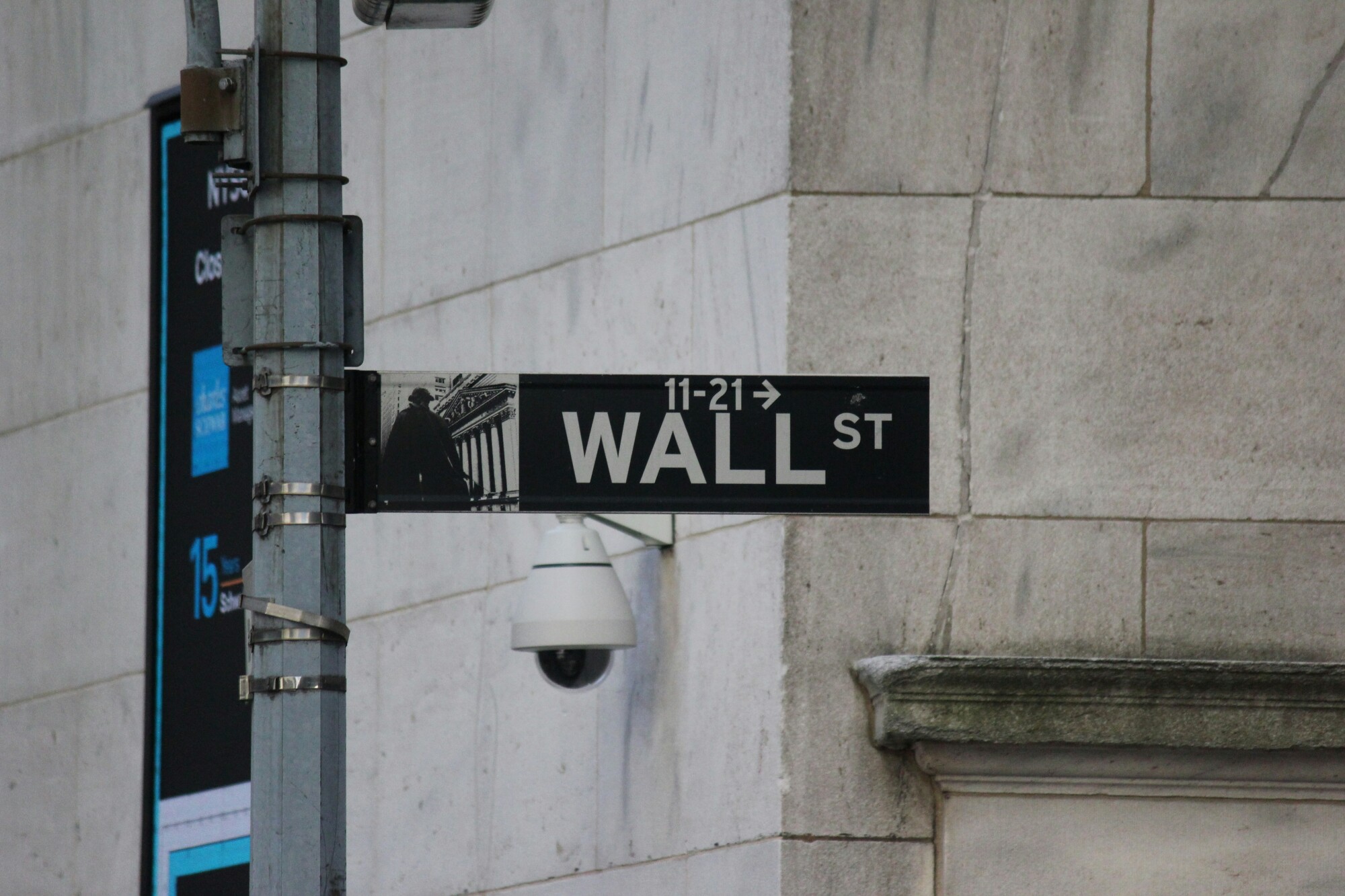 A street sign of Wall Street.